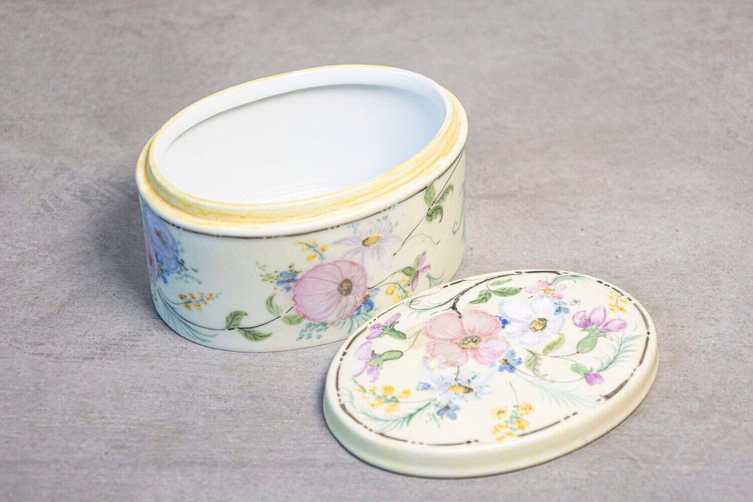 German Rosenthal Bavaria 1920s Oval Porcelain Lidded Box with Floral Décor - JAA