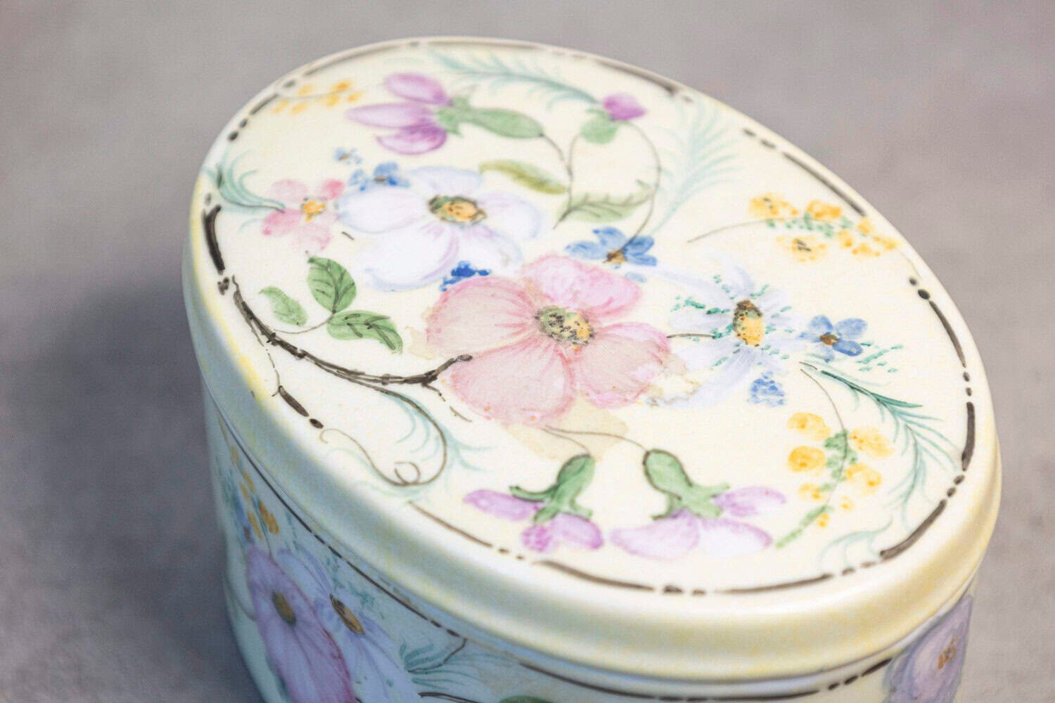German Rosenthal Bavaria 1920s Oval Porcelain Lidded Box with Floral Décor - JAA