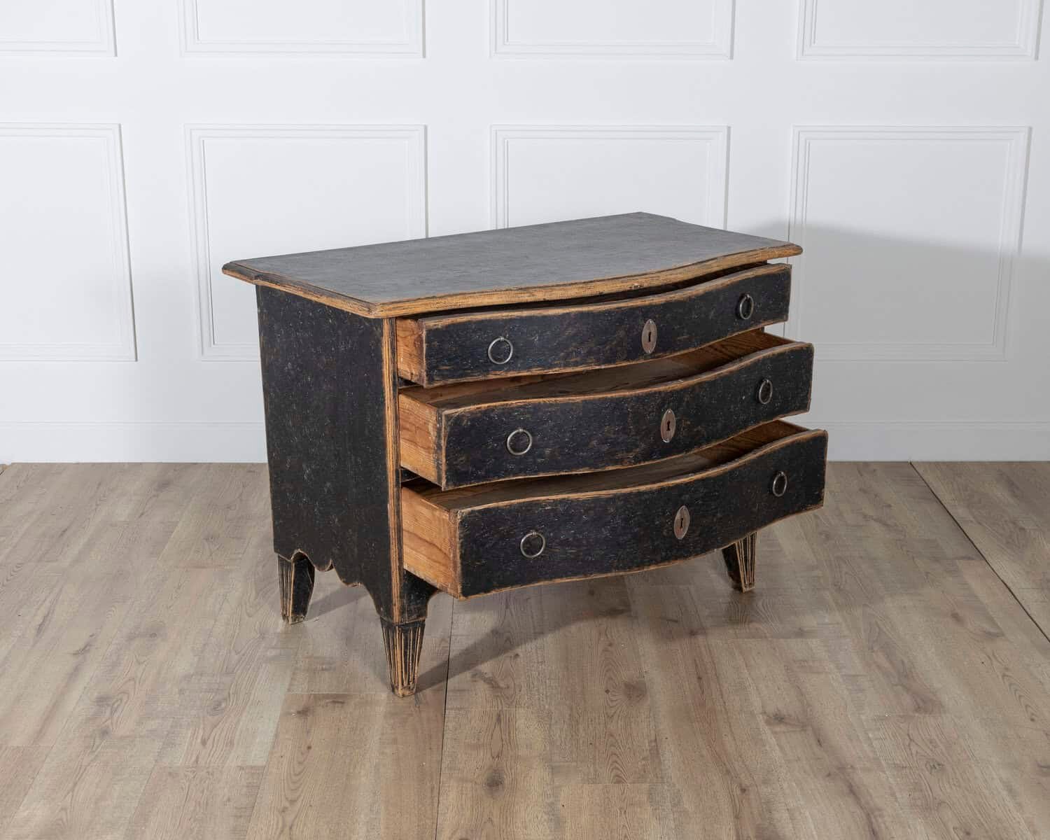 Rococo commode signed Johan Martin Ek, Stockholm, Circa 1770 - JAA