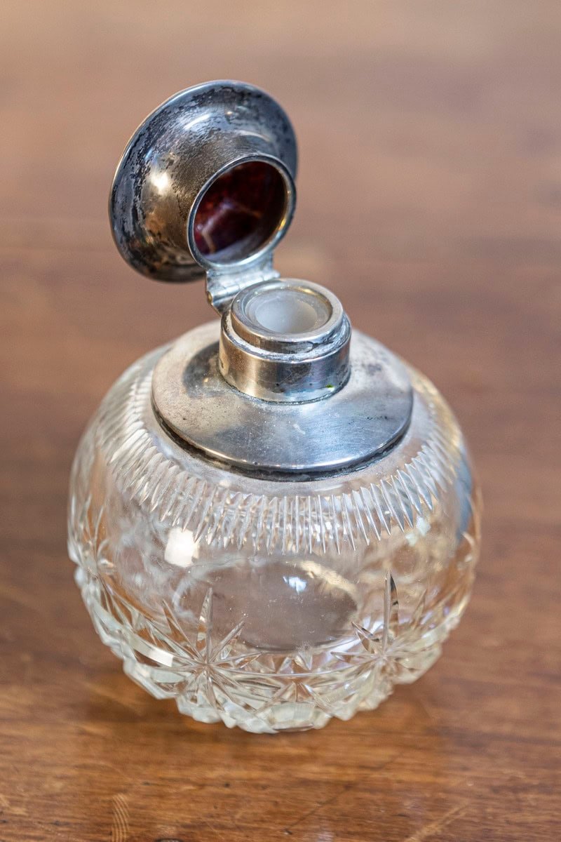 English Victorian 19th Century Crystal Toiletry Bottle with Silver Lid - JAA