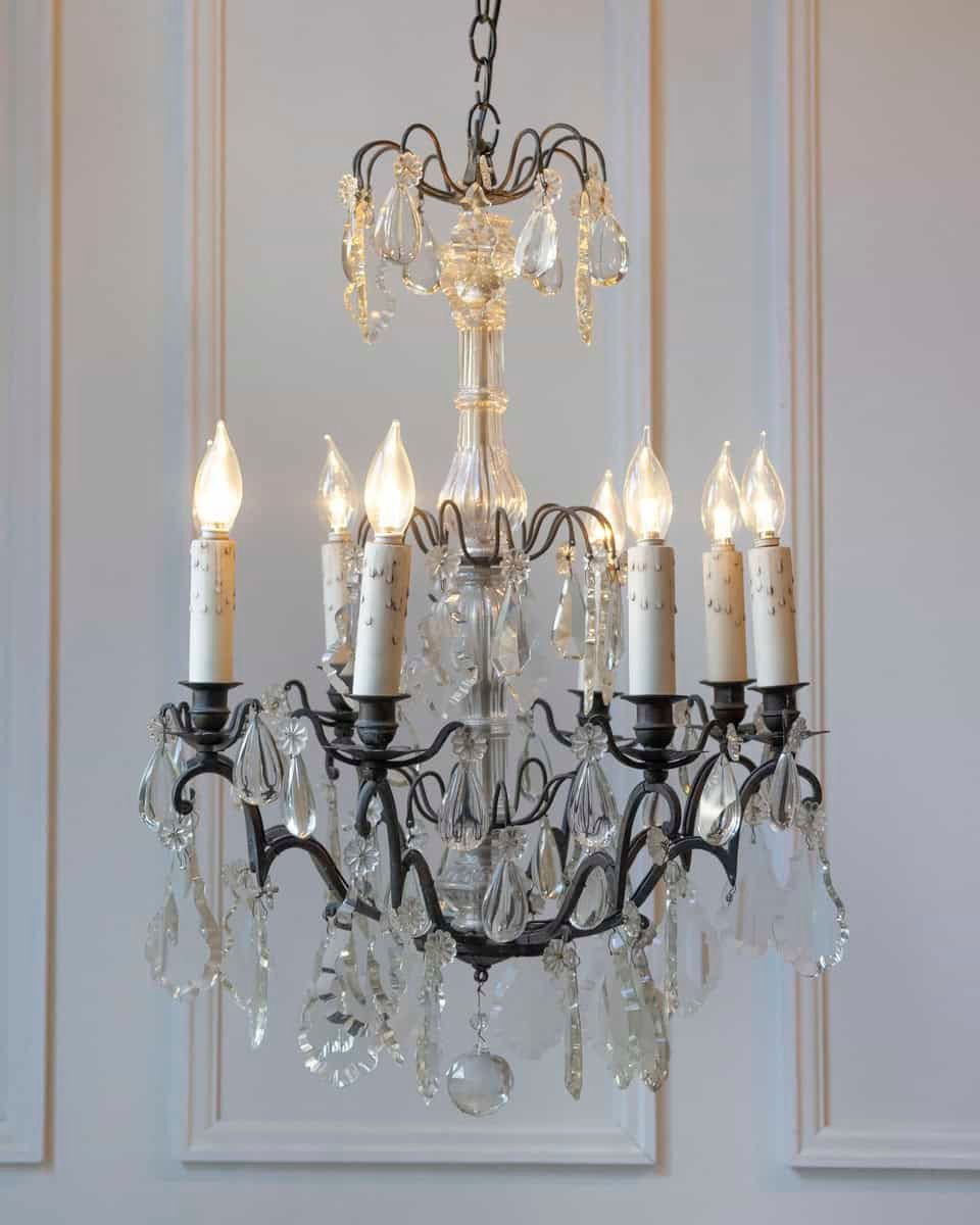 French Late 19th Century Eight-Arm Crystal Chandelier with Dark Metal Armature - JAA