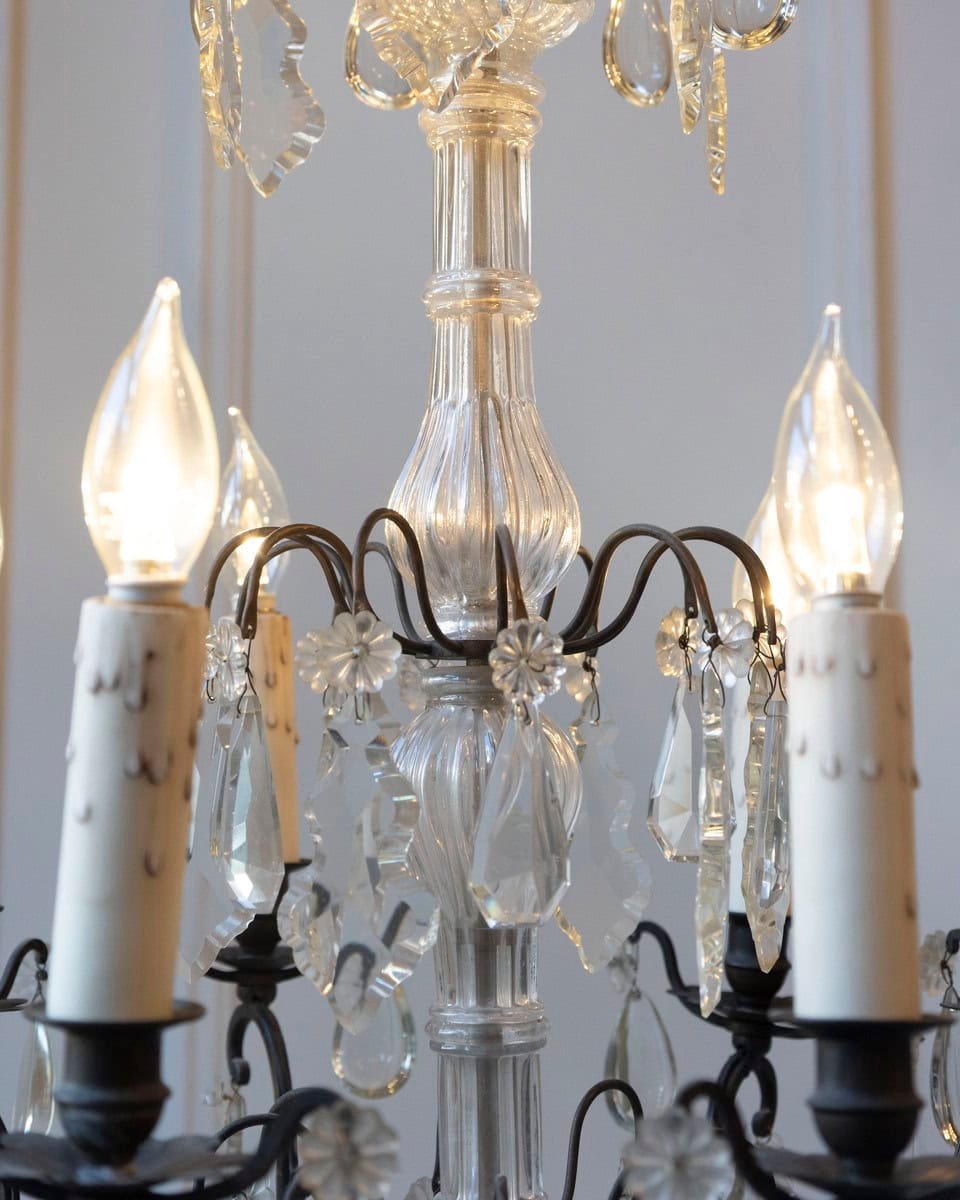 French Late 19th Century Eight-Arm Crystal Chandelier with Dark Metal Armature - JAA