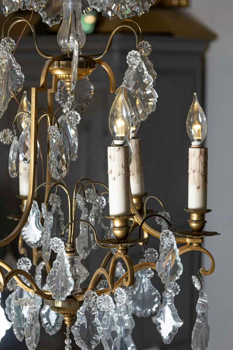 French Six-Light 1890s Crystal Chandelier with Brass Armature and Pendeloques - JAA