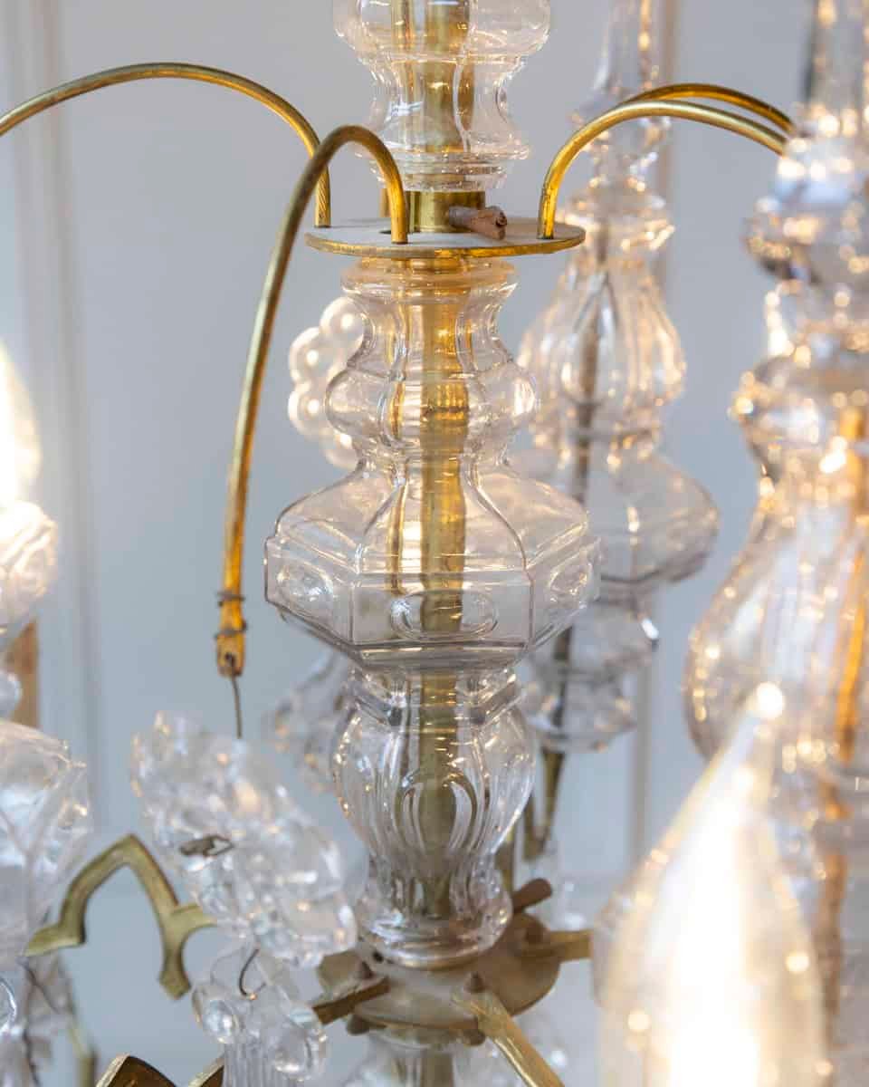 French 1900s Belle Époque Brass and Crystal 10-Light Chandelier with Pendeloques - JAA