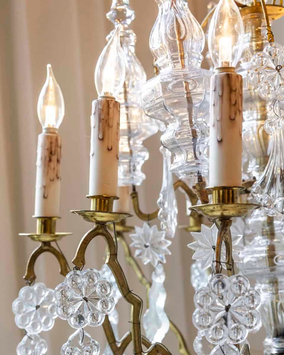 French 1900s Belle Époque Brass and Crystal 10-Light Chandelier with Pendeloques - JAA