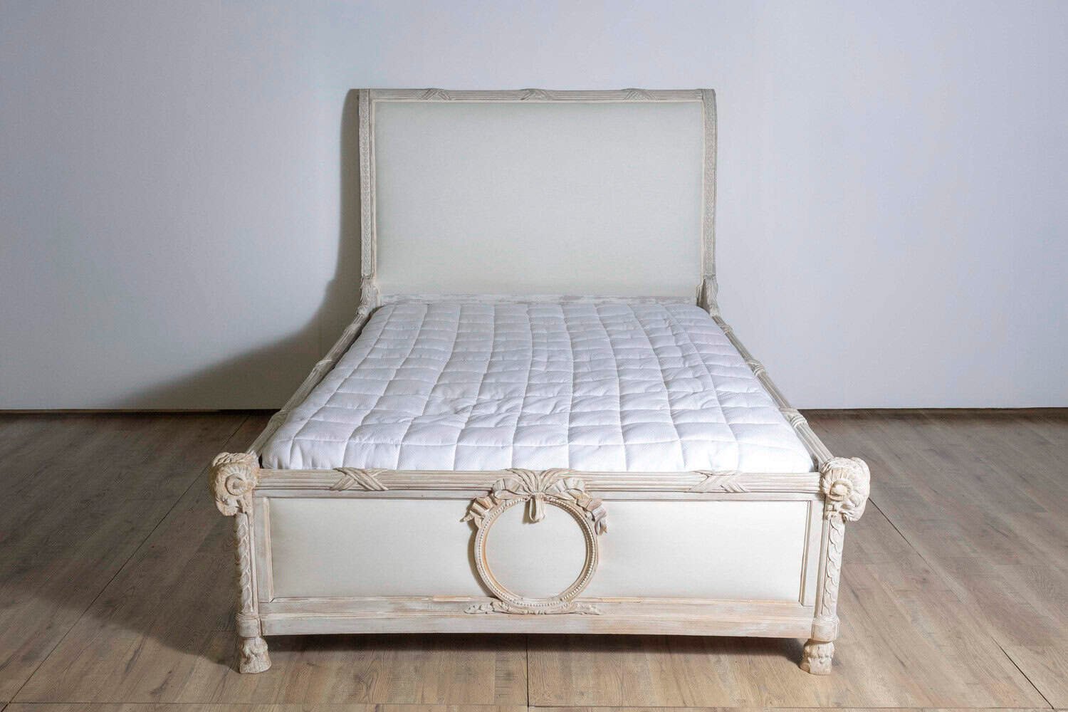 Swedish Late 18th Century Neoclassical Painted Bed with Medallions - JAA