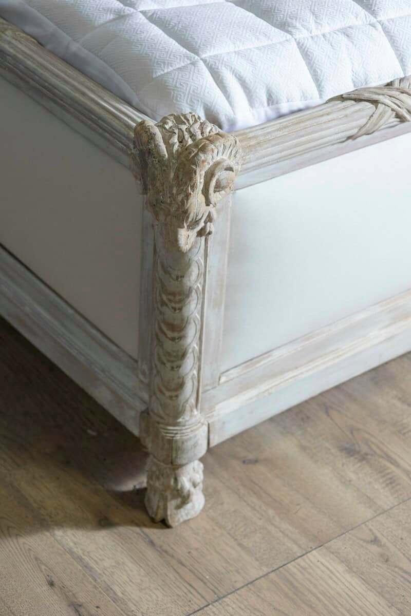 Swedish Late 18th Century Neoclassical Painted Bed with Medallions - JAA