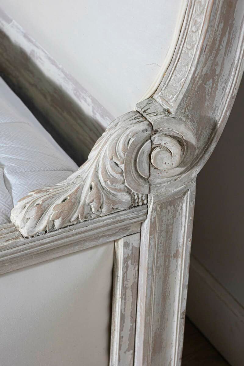 Swedish Late 18th Century Neoclassical Painted Bed with Medallions - JAA