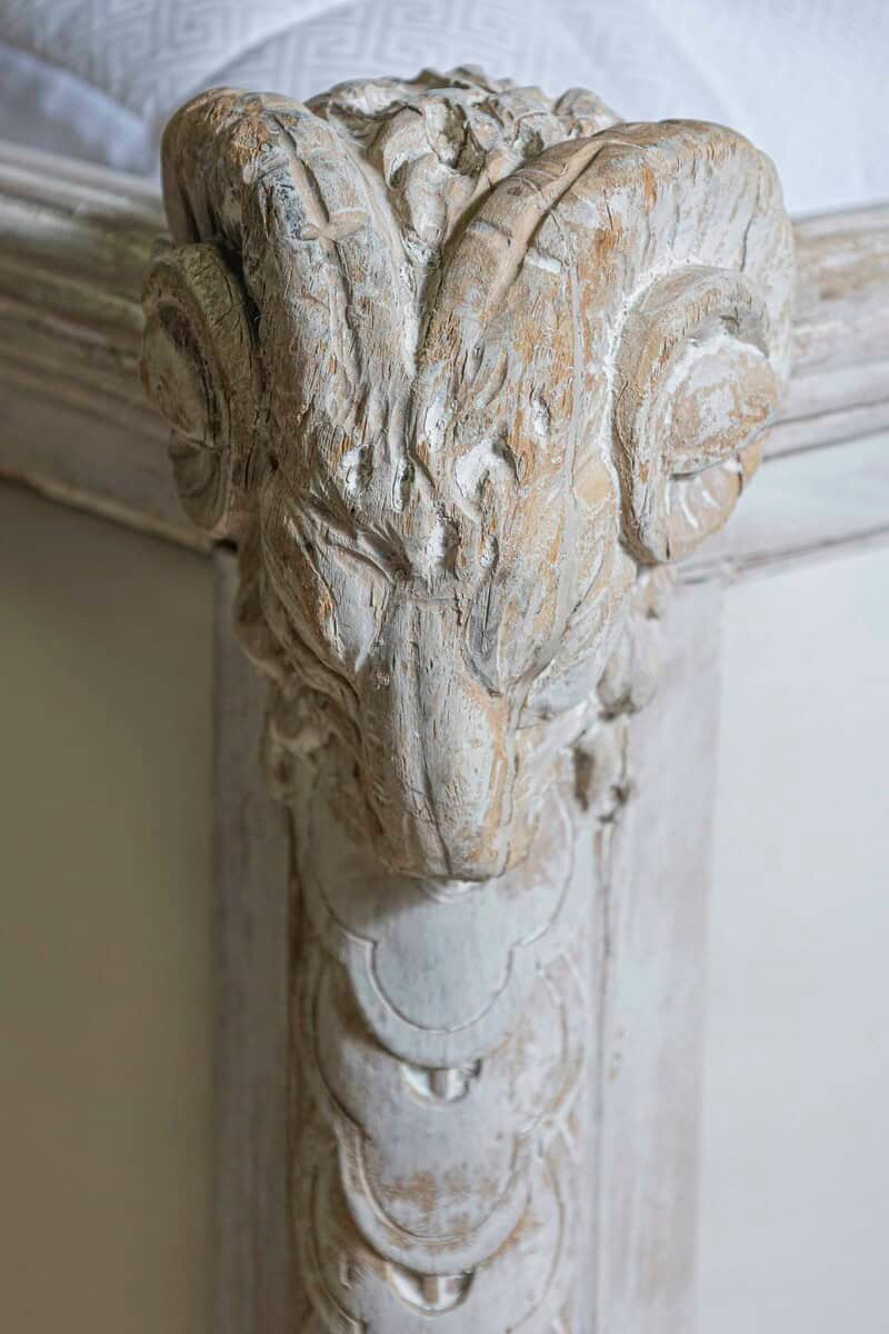 Swedish Late 18th Century Neoclassical Painted Bed with Medallions - JAA