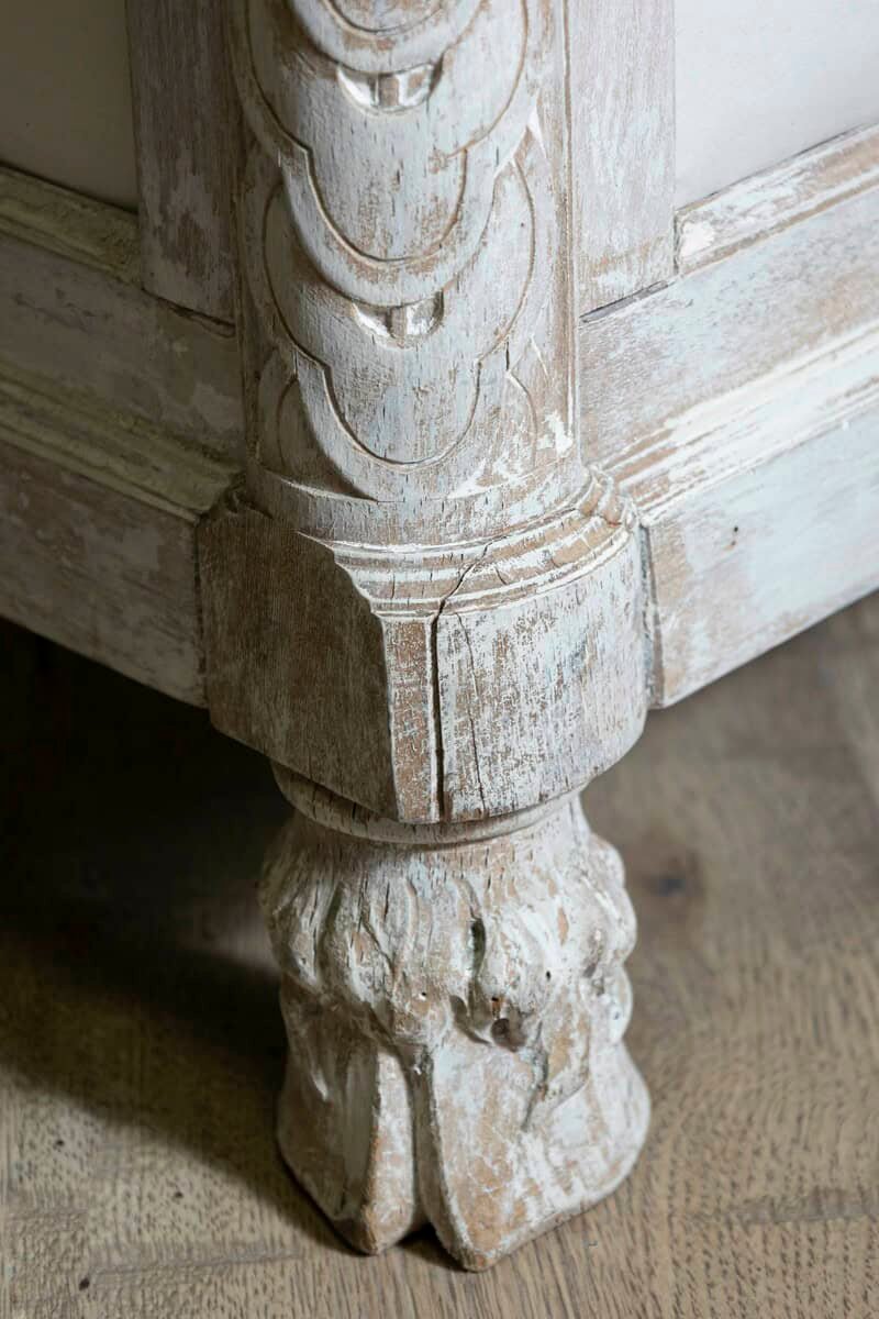 Swedish Late 18th Century Neoclassical Painted Bed with Medallions - JAA