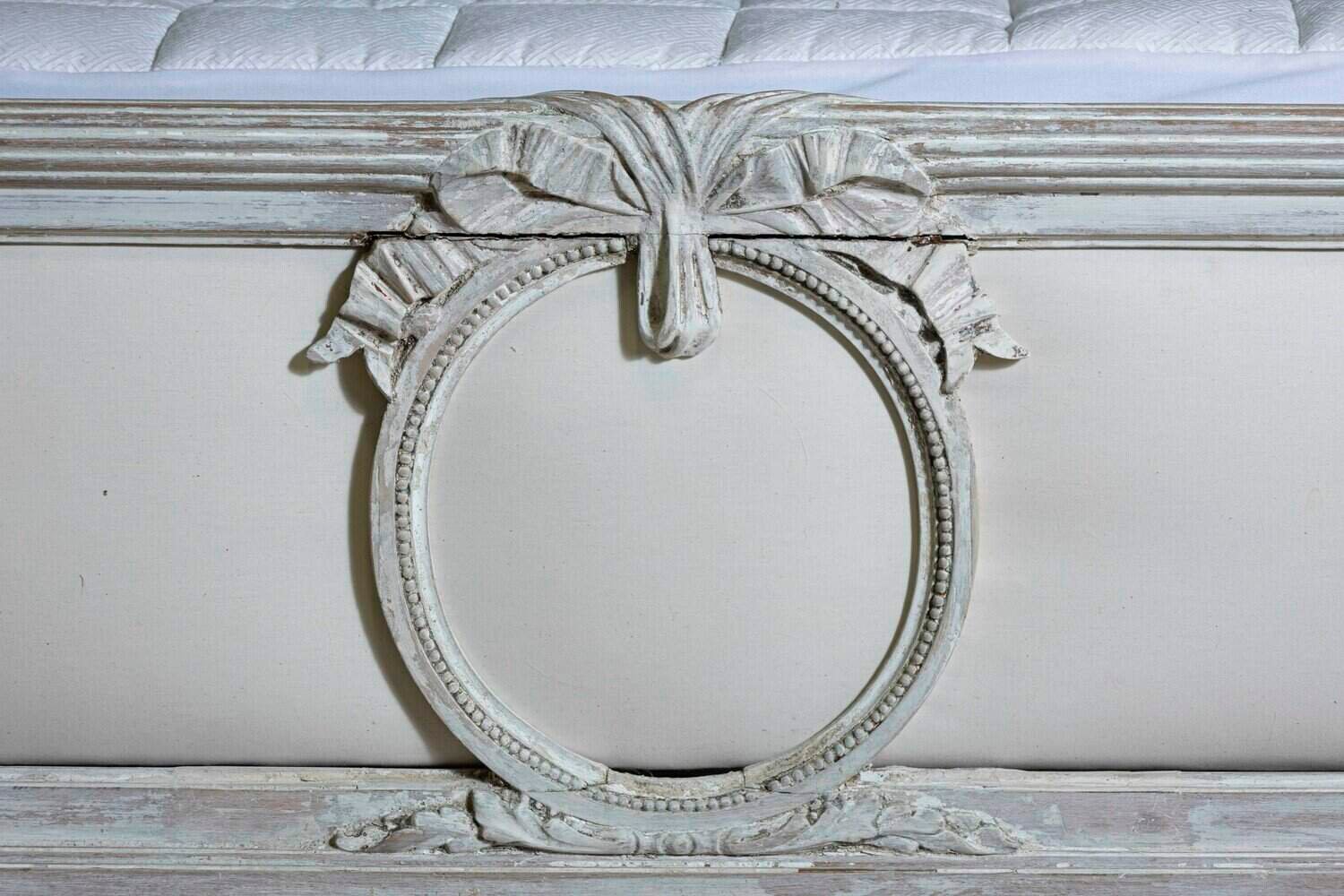 Swedish Late 18th Century Neoclassical Painted Bed with Medallions - JAA