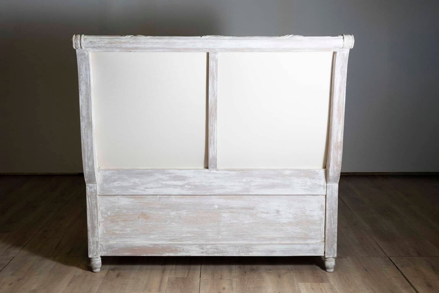 Swedish Late 18th Century Neoclassical Painted Bed with Medallions - JAA