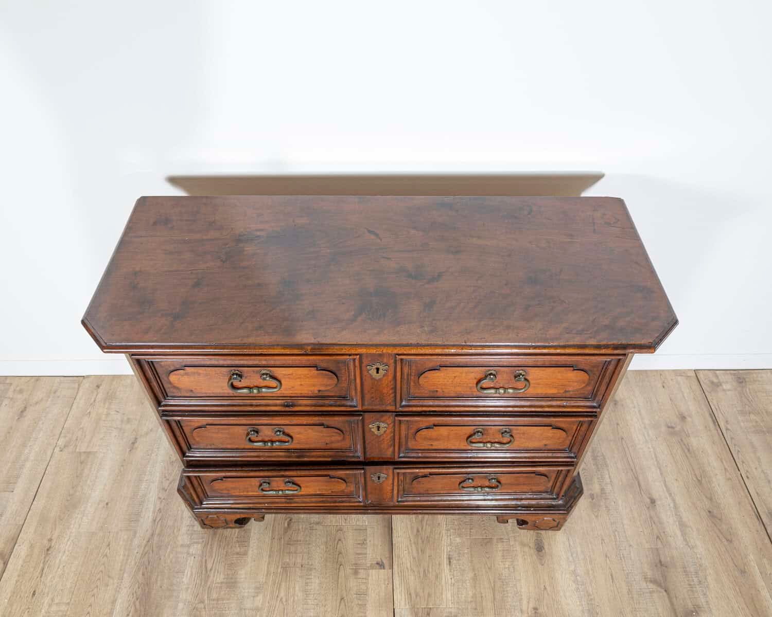 17th-century Emilian Chest Of Drawers In Solid Walnut - JAA