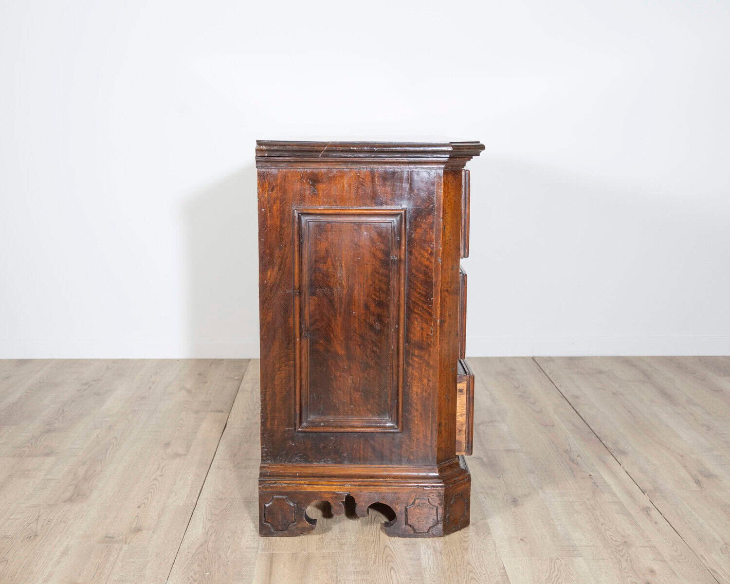 17th-century Emilian Chest Of Drawers In Solid Walnut - JAA