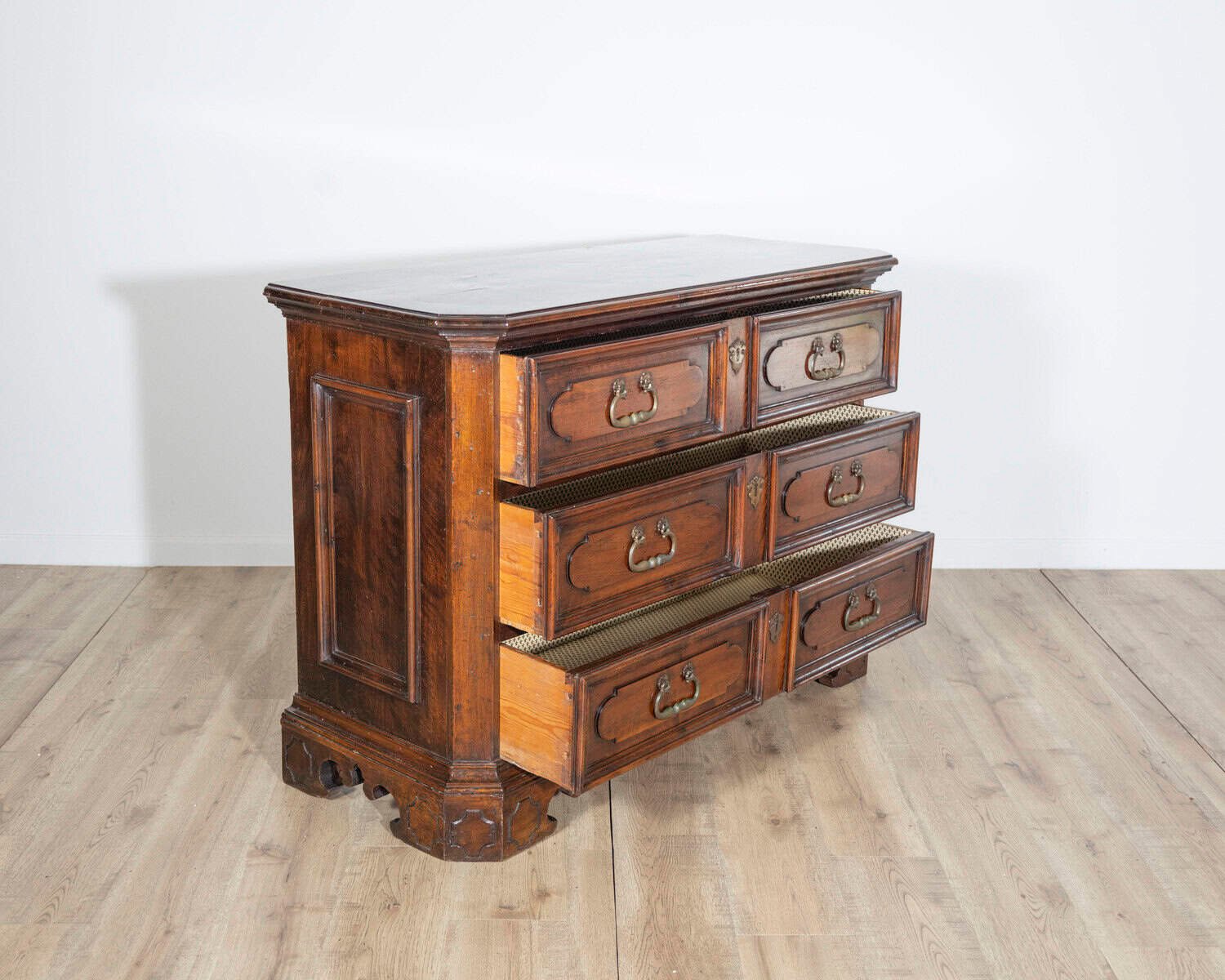 17th-century Emilian Chest Of Drawers In Solid Walnut - JAA