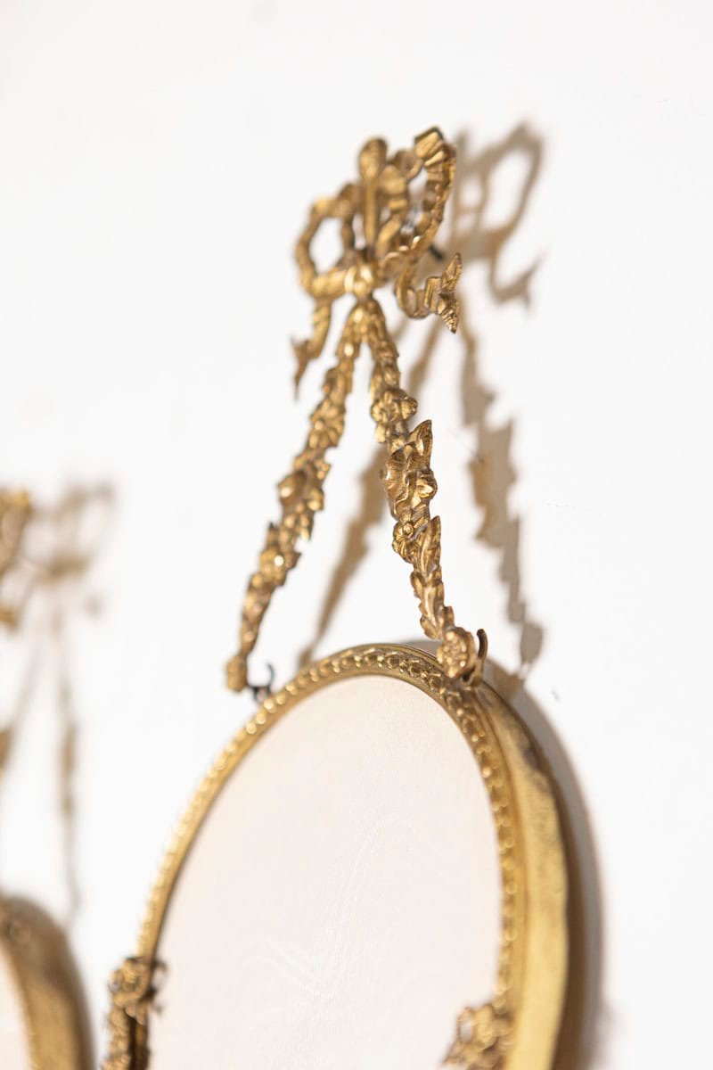 French 19th Century Pair of Gilded Bronze Hanging Picture Frames with Floral Garland and Bow Motifs - JAA