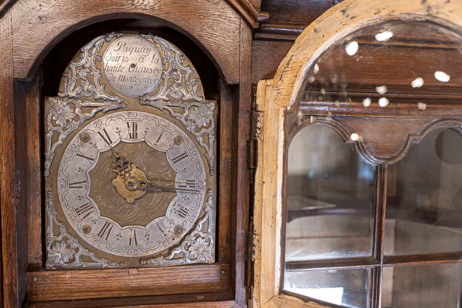 Dutch 1793s Carved Oak Buffet à Deux-Corps with Glass Doors and Pewter Clock - JAA