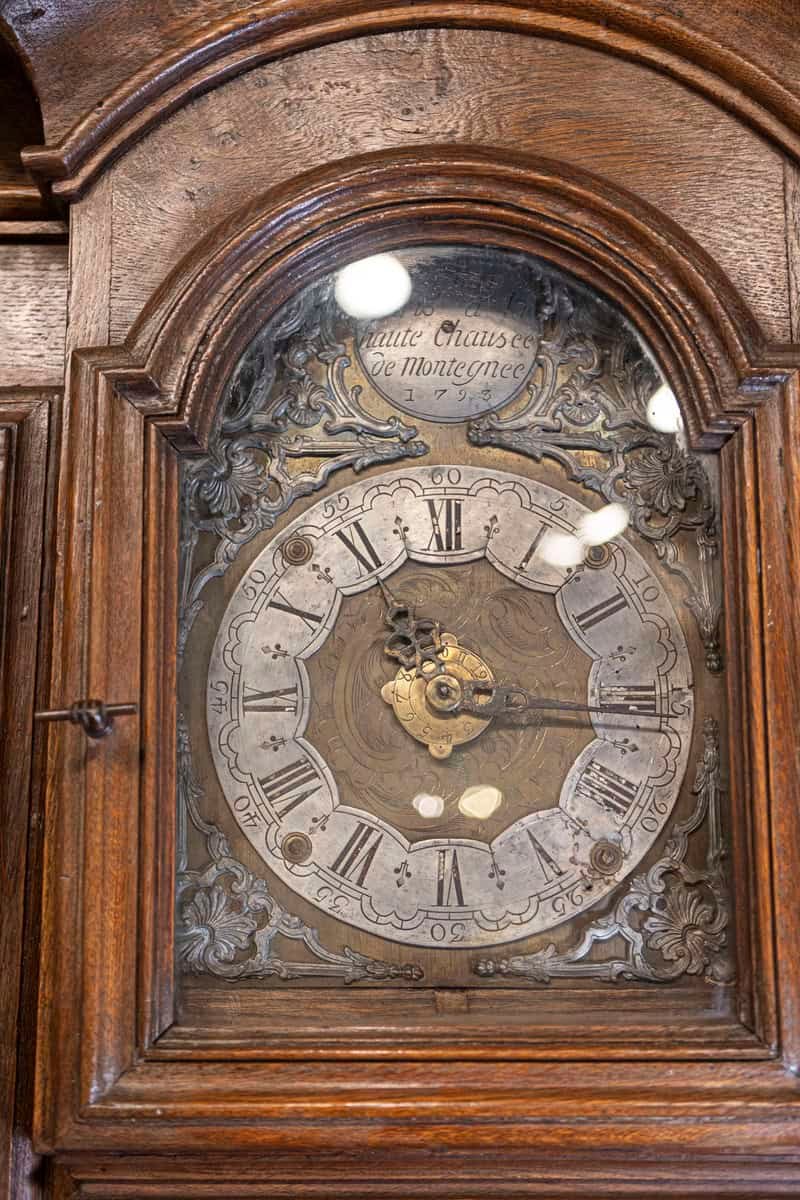 Dutch 1793s Carved Oak Buffet à Deux-Corps with Glass Doors and Pewter Clock - JAA