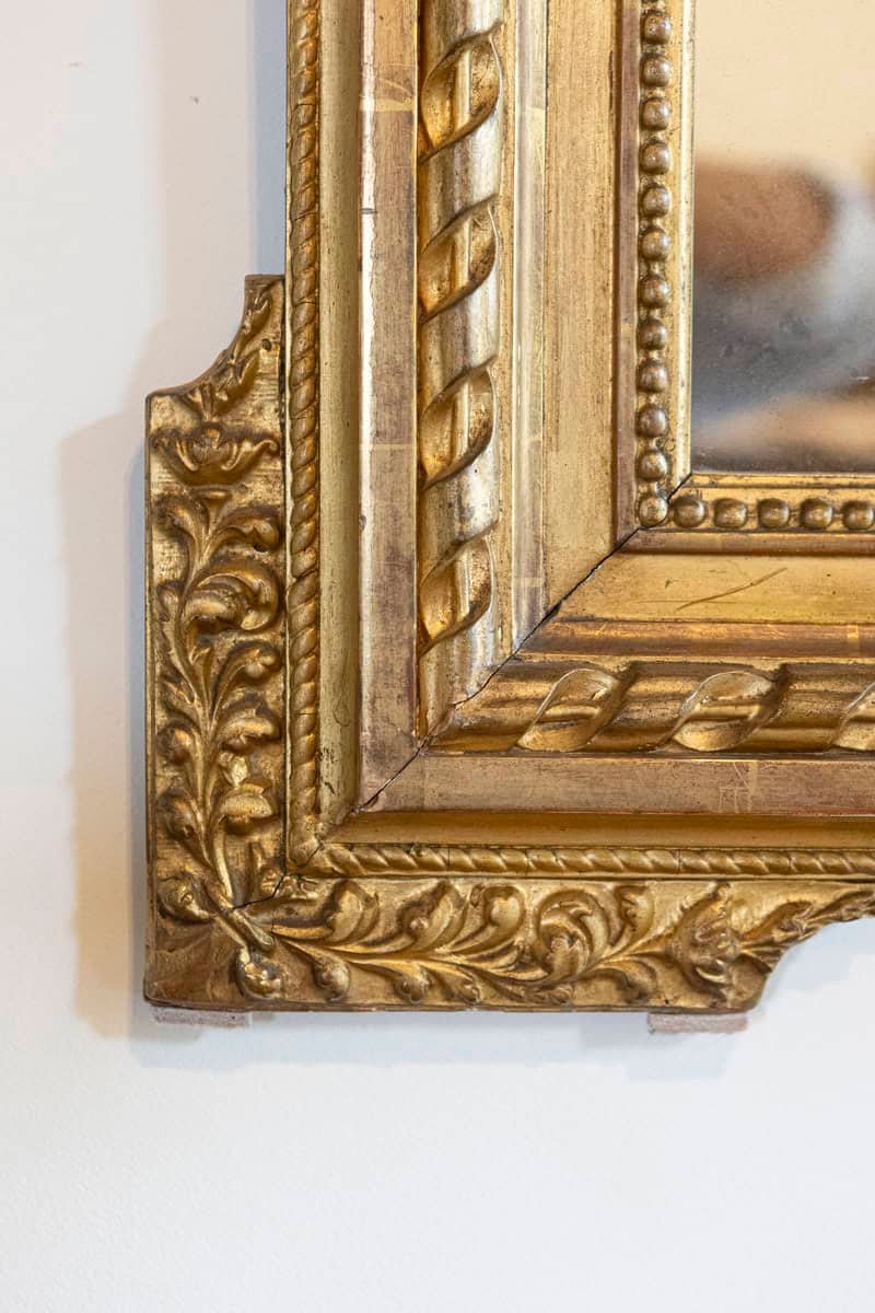 French Napoléon III 1870s Carved Giltwood Mirror with Hunting Trophy Crest - JAA