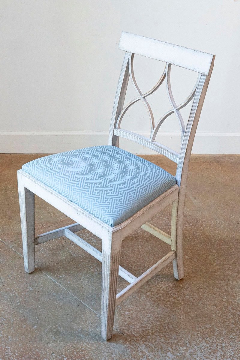 Set of 4 remaining Swedish 1900s Painted Dining Room Chairs with Sinuous Pierced Motifs - JAA