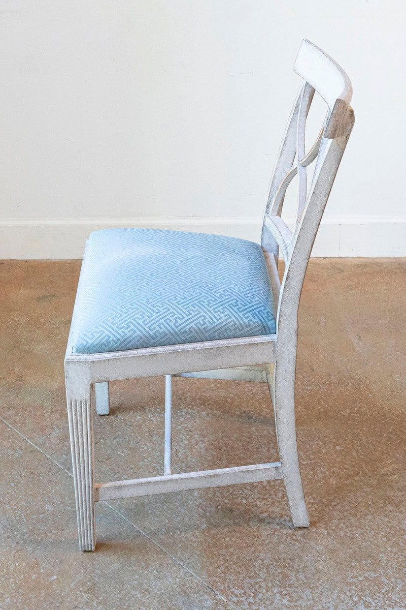 Set of 4 remaining Swedish 1900s Painted Dining Room Chairs with Sinuous Pierced Motifs - JAA