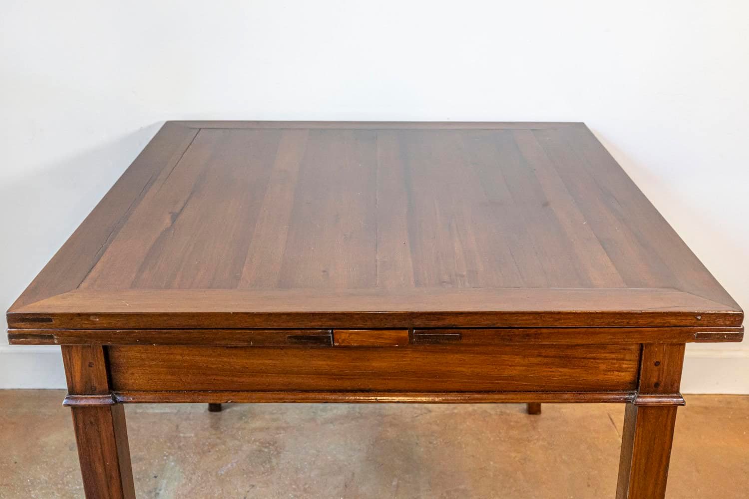 Italian, 19th Century, Walnut Table with Two Extending Leaves and Curving Legs - JAA