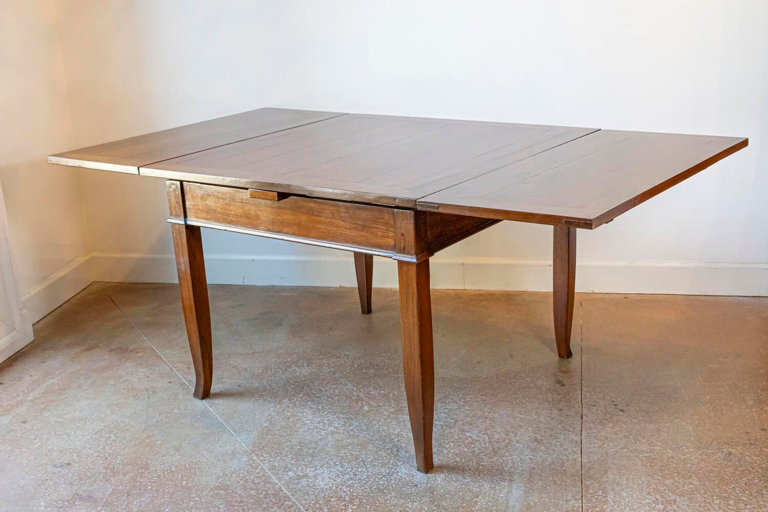 Italian, 19th Century, Walnut Table with Two Extending Leaves and Curving Legs - JAA