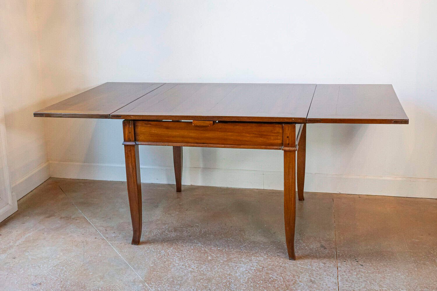 Italian, 19th Century, Walnut Table with Two Extending Leaves and Curving Legs - JAA