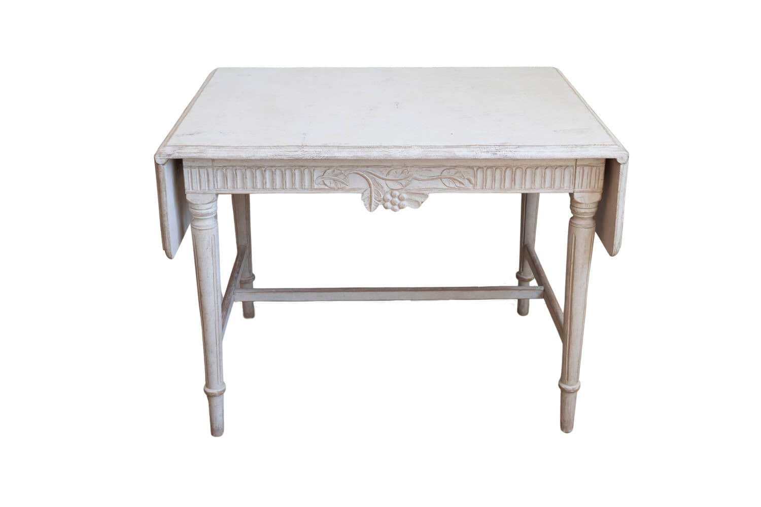 Swedish Neoclassical Style 1910s Painted Wood Drop-Leaf Table with Carved Décor