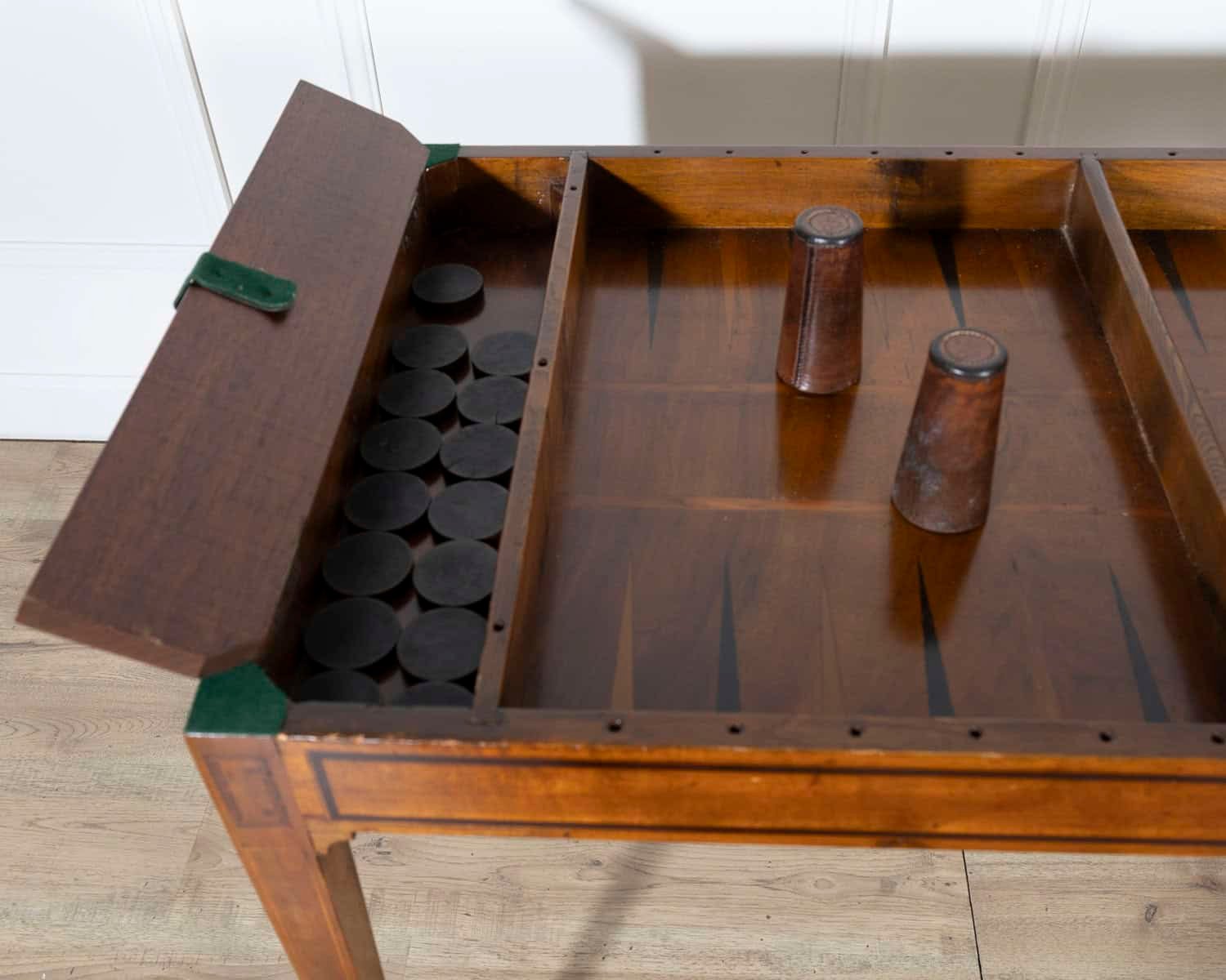 Late 18th-Century Tric Trac Games Walnut Table in Varnished Marquetry - JAA