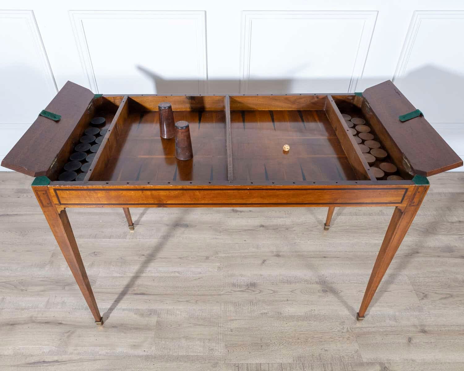 Late 18th-Century Tric Trac Games Walnut Table in Varnished Marquetry - JAA