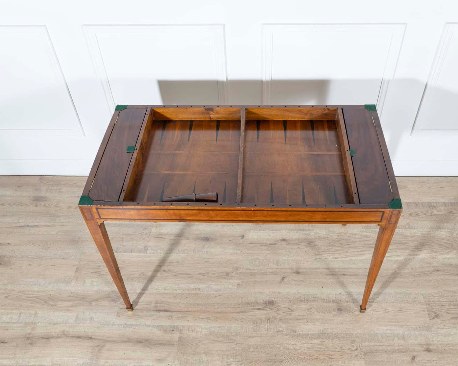 Late 18th-Century Tric Trac Games Walnut Table in Varnished Marquetry - JAA