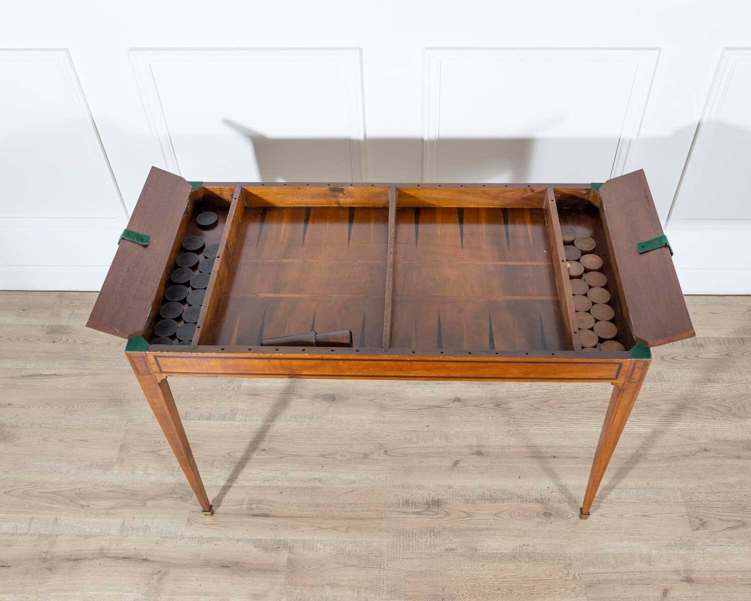 Late 18th-Century Tric Trac Games Walnut Table in Varnished Marquetry - JAA