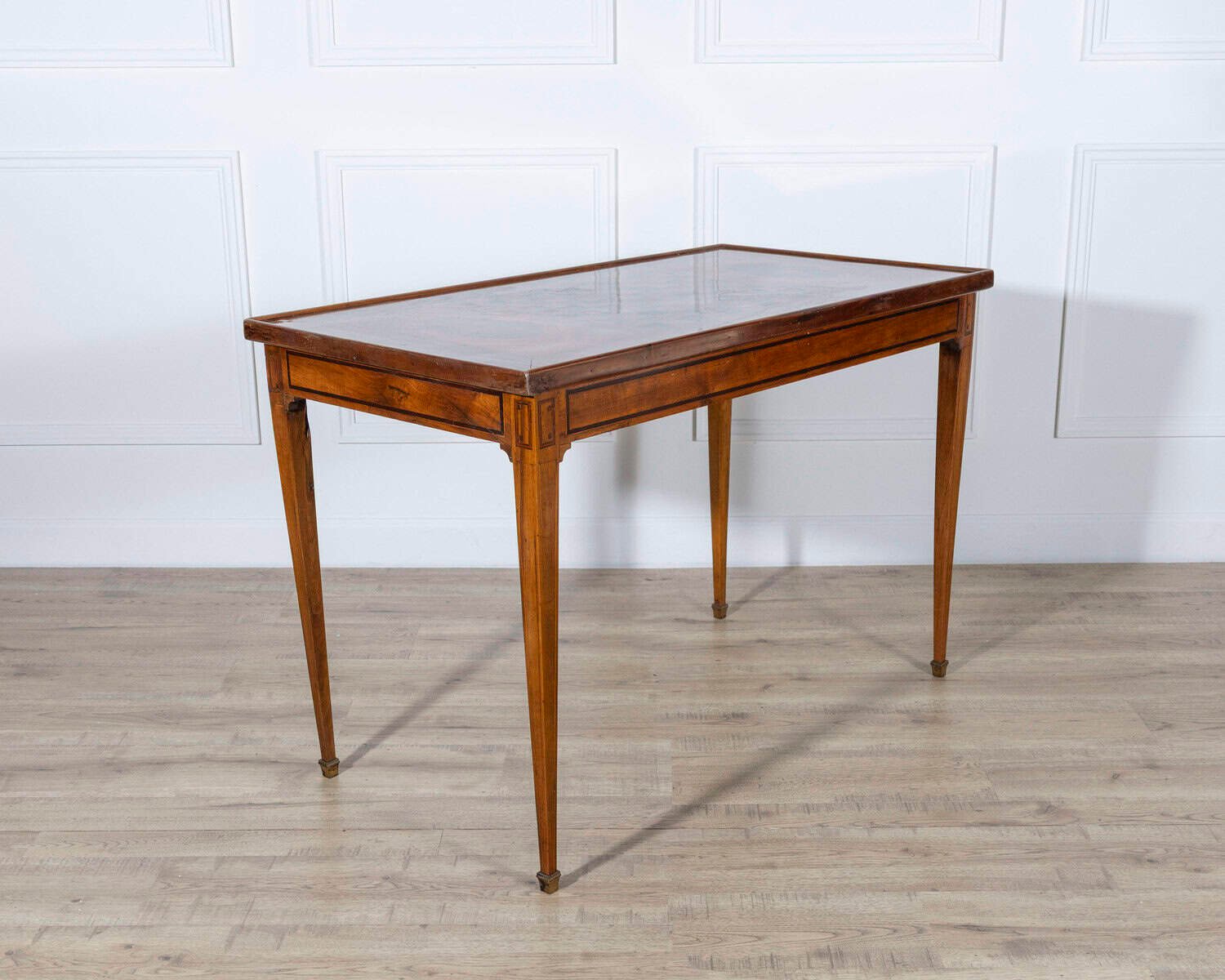 Late 18th-Century Tric Trac Games Walnut Table in Varnished Marquetry - JAA