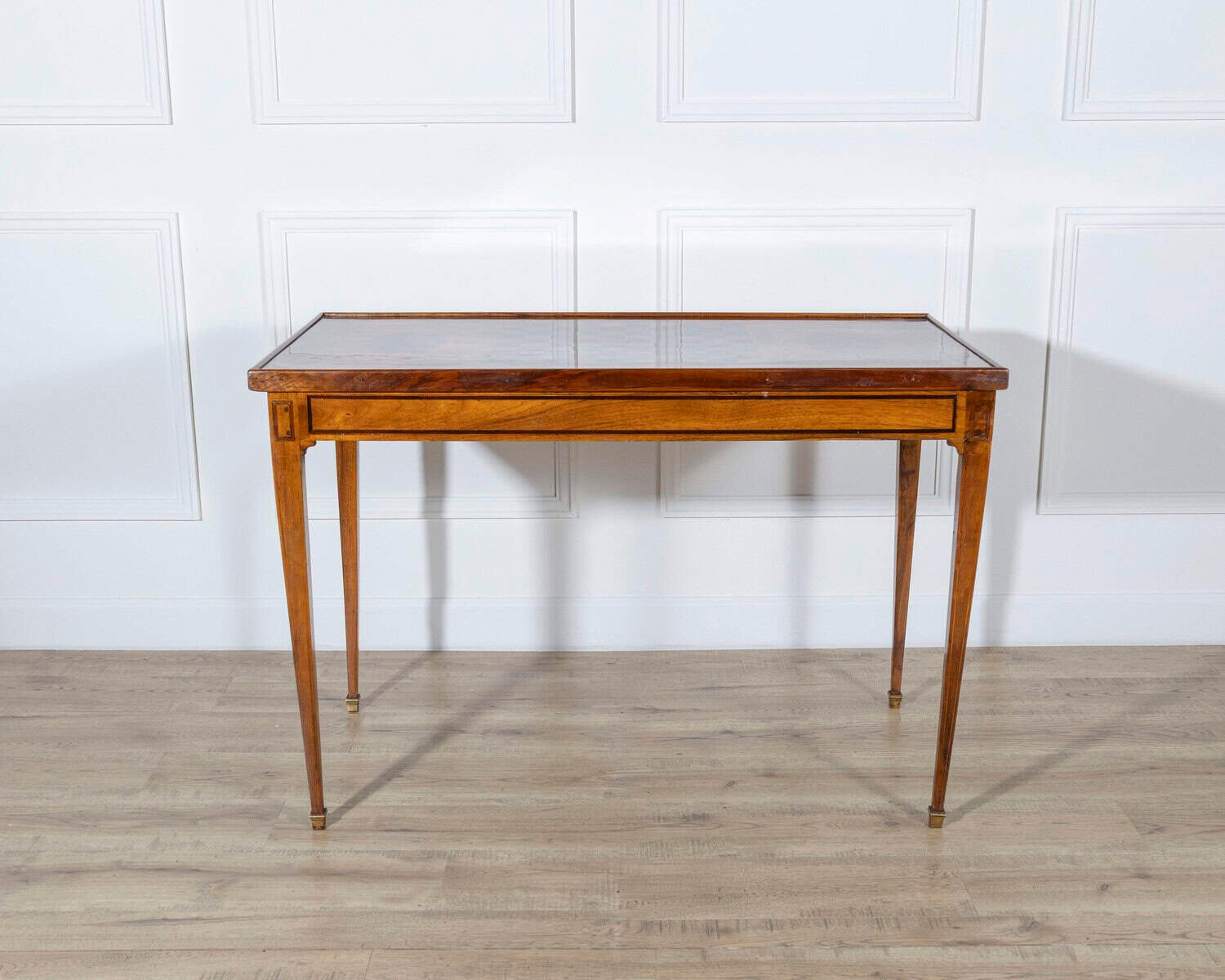 Late 18th-Century Tric Trac Games Walnut Table in Varnished Marquetry - JAA