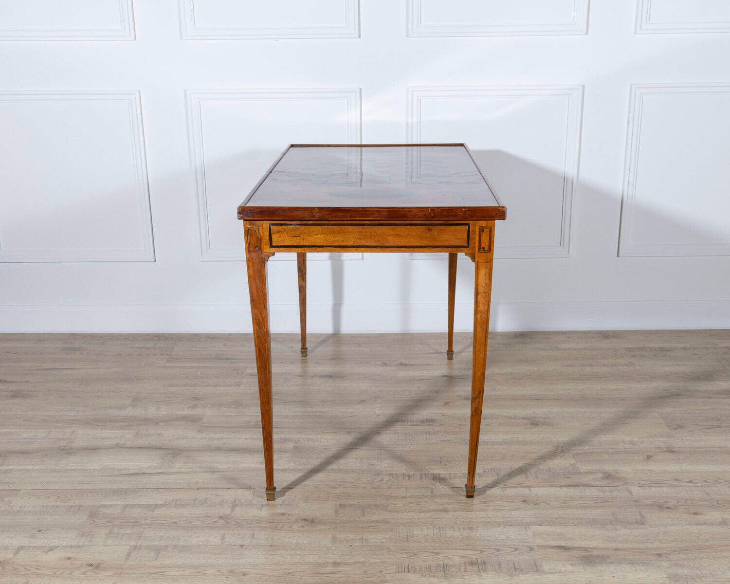 Late 18th-Century Tric Trac Games Walnut Table in Varnished Marquetry - JAA