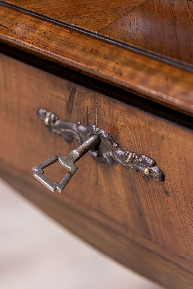 Italian 19th Century Walnut and Mahogany Game Table with Checkerboard Top - JAA