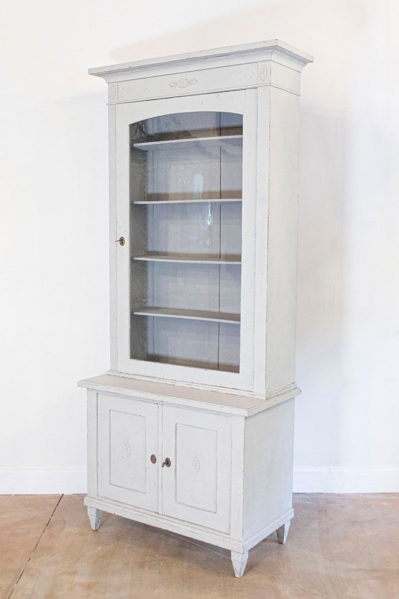 Swedish 19th Century Painted Wood Vitrine Cabinet with Glass Door and Rosettes - JAA