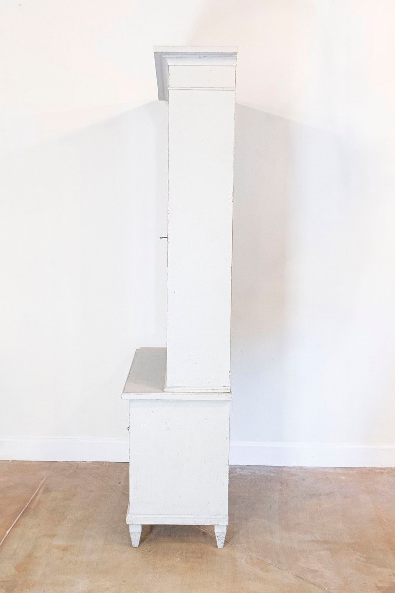 Swedish 19th Century Painted Wood Vitrine Cabinet with Glass Door and Rosettes - JAA