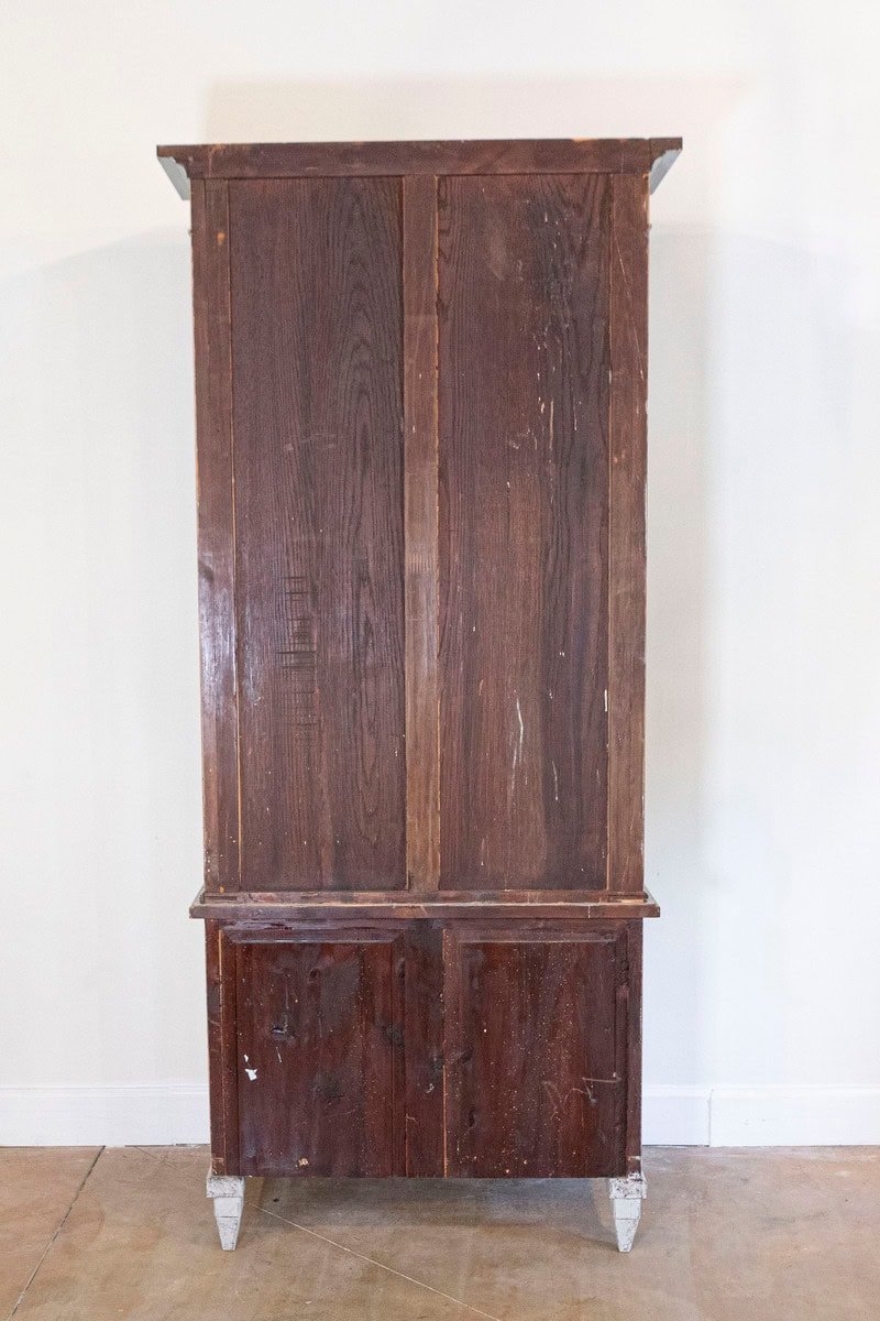 Swedish 19th Century Painted Wood Vitrine Cabinet with Glass Door and Rosettes - JAA
