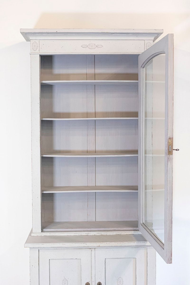 Swedish 19th Century Painted Wood Vitrine Cabinet with Glass Door and Rosettes - JAA