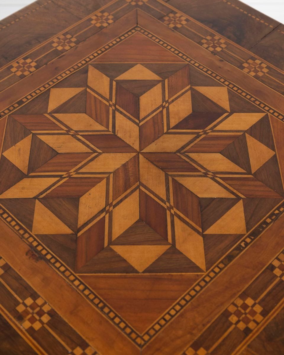 Small Italian Marquetry Table in Walnut, Rosewood, and Maple, First Half of the 19th Century - JAA