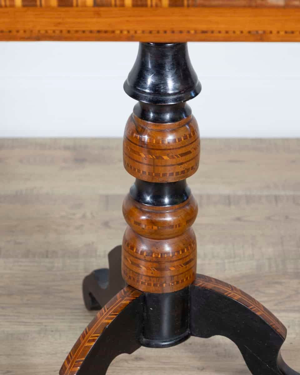 Small Italian Marquetry Table in Walnut, Rosewood, and Maple, First Half of the 19th Century - JAA