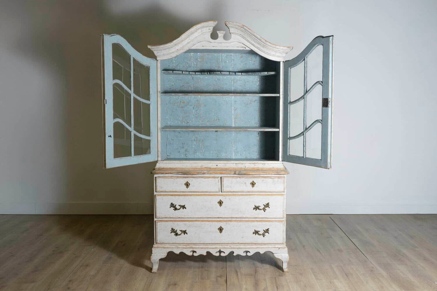 Rococo Style 1850s Swedish Light Grey Painted Bonnet Top Vitrine Cabinet - JAA