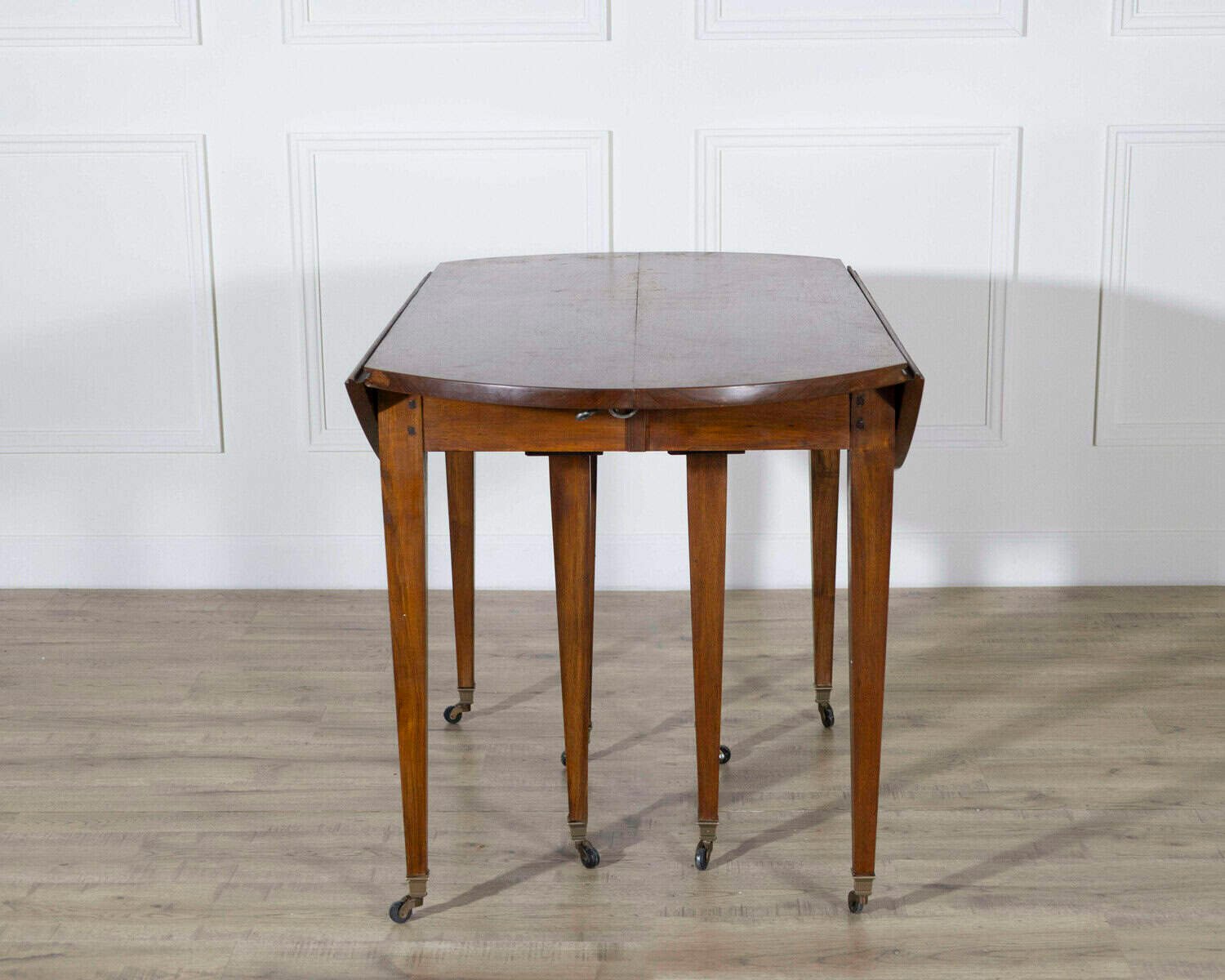 Table 8 feet, early 20th century Restoration style, solid walnut - JAA