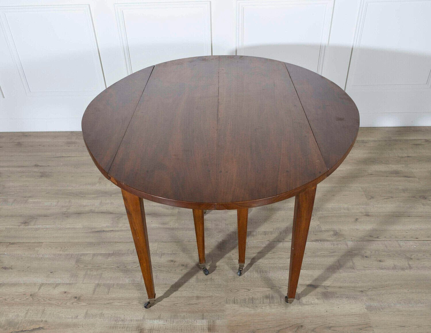 Table 8 feet, early 20th century Restoration style, solid walnut - JAA