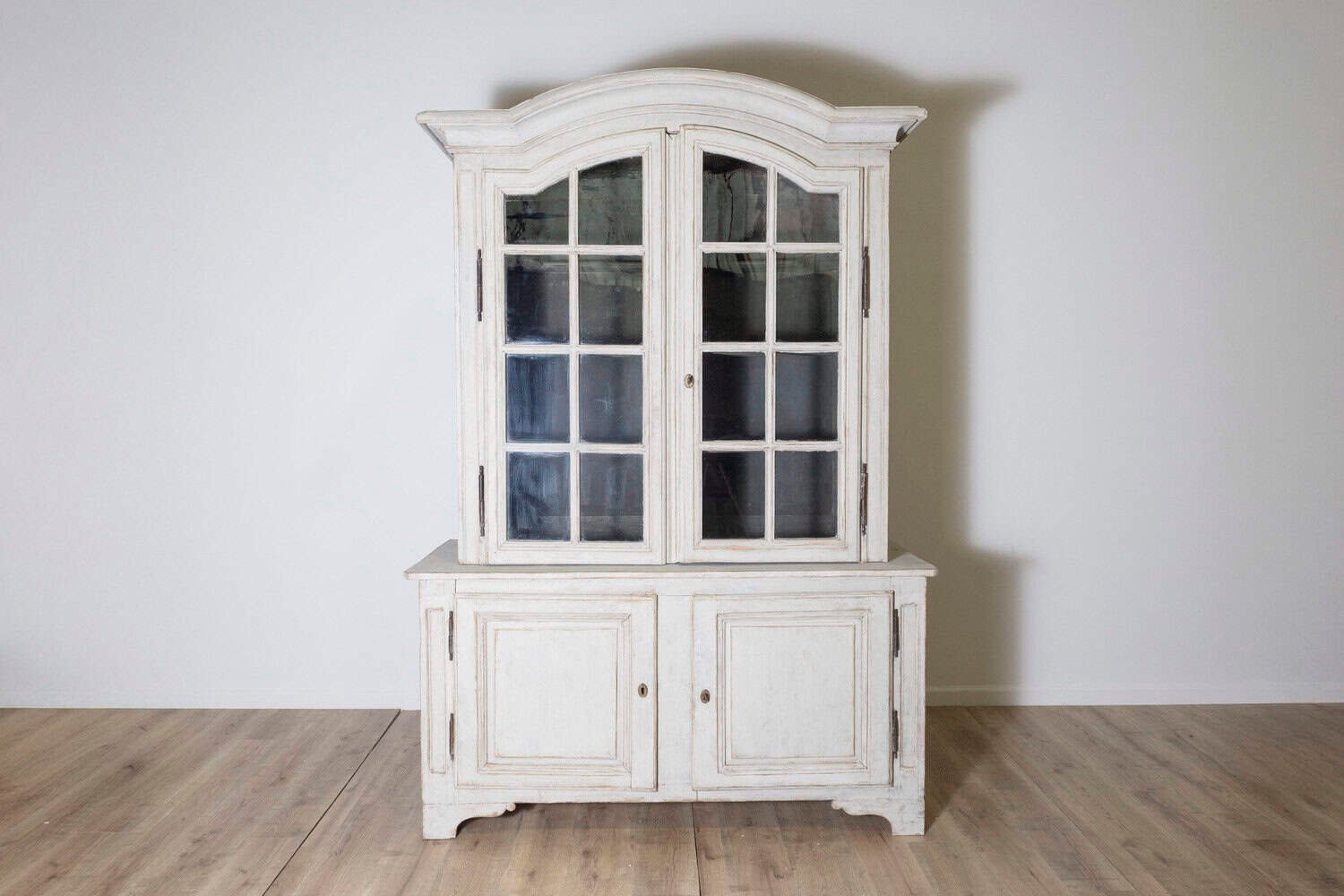 18th Century Swedish Rococo Vitrine Circa 1750 - JAA