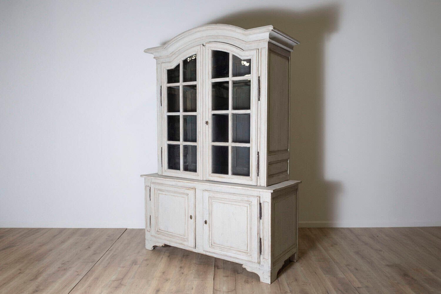 18th Century Swedish Rococo Vitrine Circa 1750 - JAA