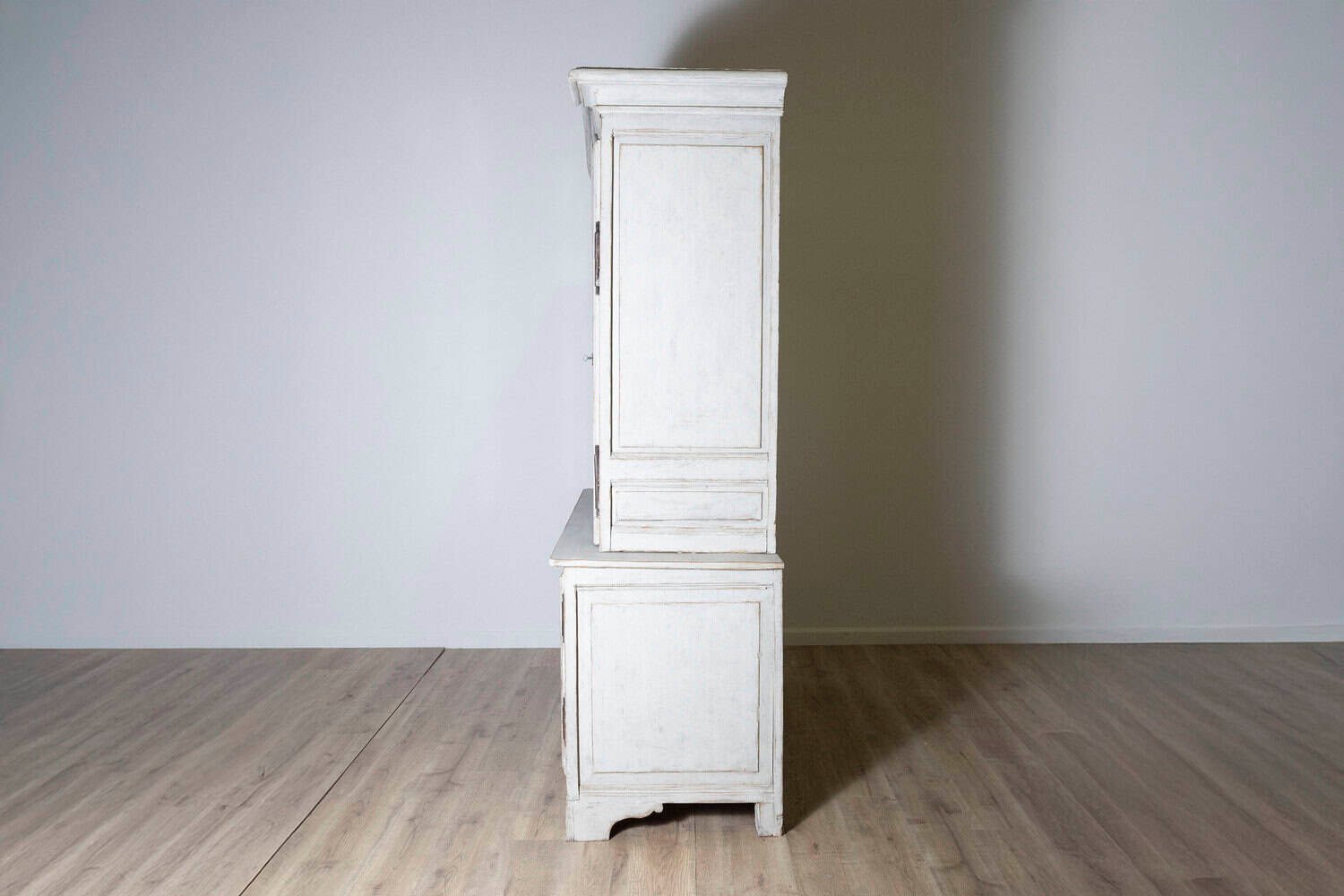 18th Century Swedish Rococo Vitrine Circa 1750 - JAA