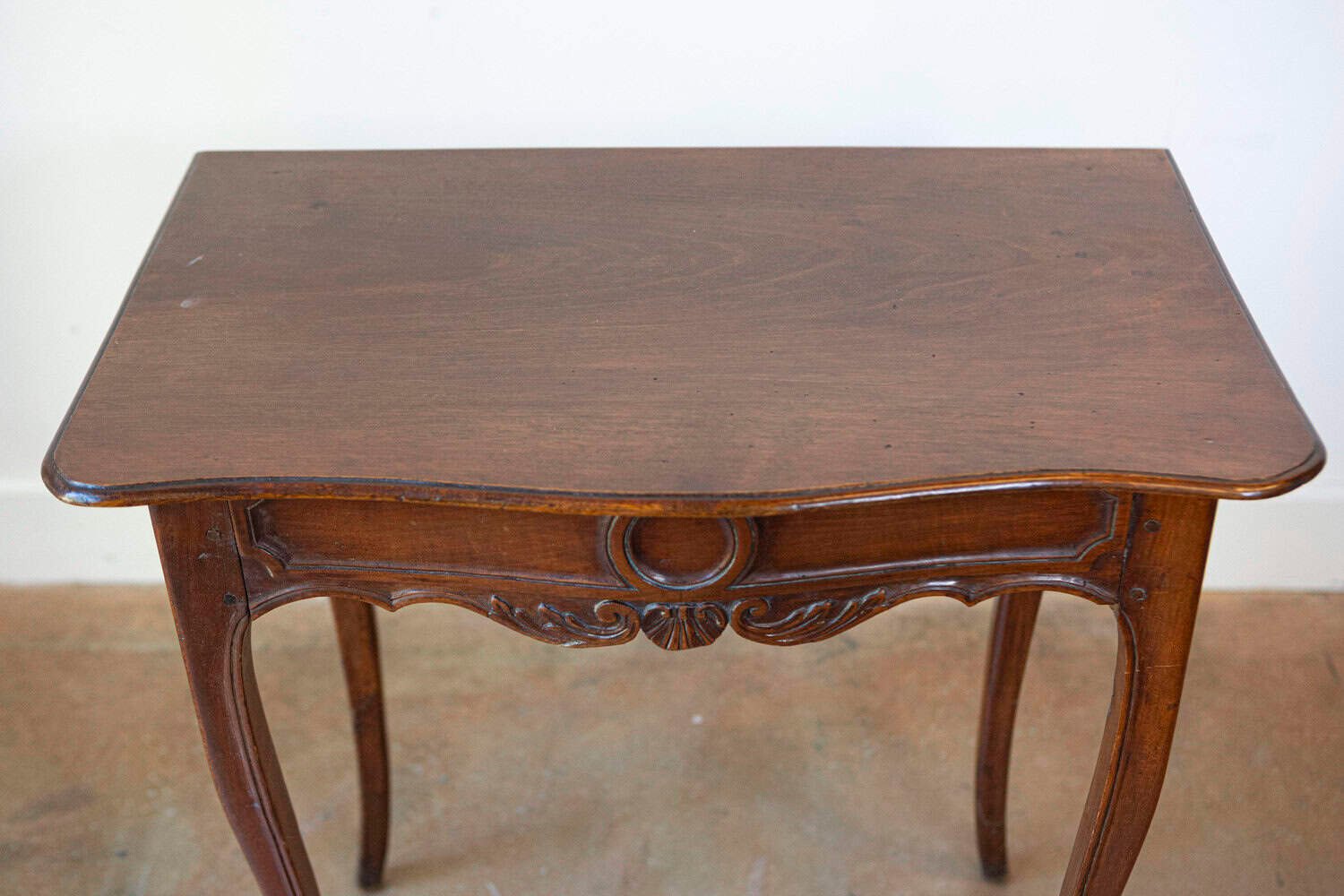 French 1790s Walnut Side Table with Side Drawer, Curving Legs and Carved Apron - JAA